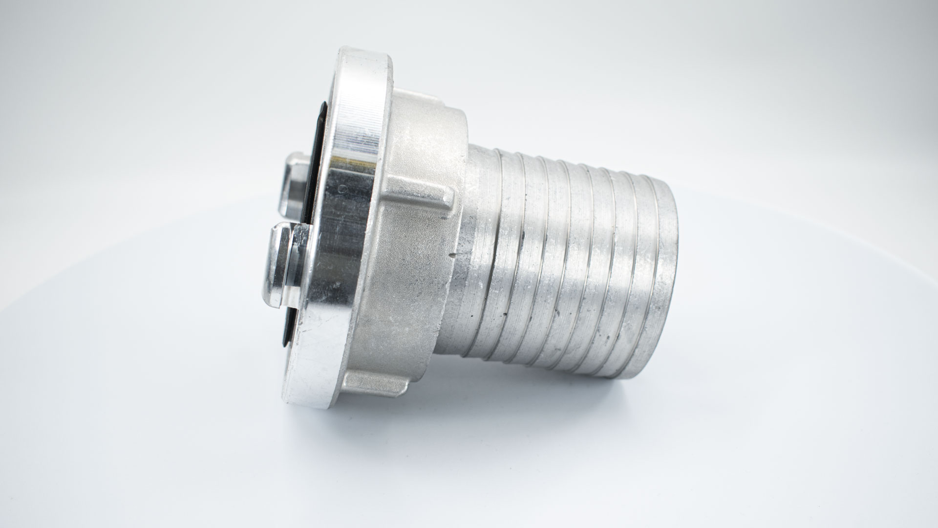 Alu suction coupling with hose nozzle with sawtooth System Storz